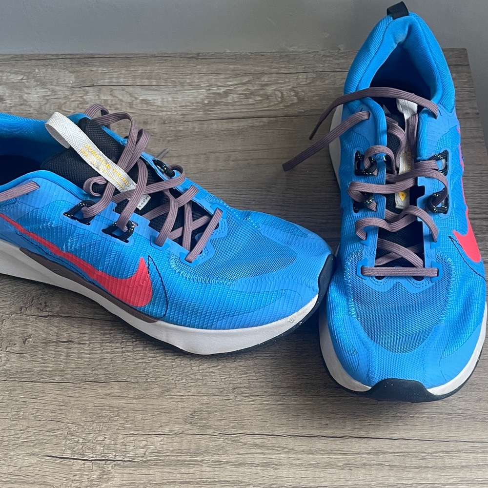 Nike Men's Athletic Shoes Blue with Red Swoosh